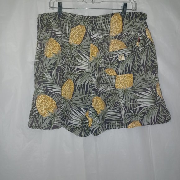 TOMMY BAHAMA MEN'S PINEAPPLE PRINT SWIM TRUNKS - Picture 4 of 7
